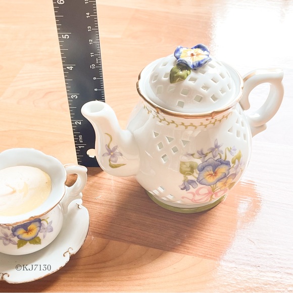 Avon Ceramic Floral Teapot Tea Light Holder With Two Teacup Candles - Picture 10 of 15